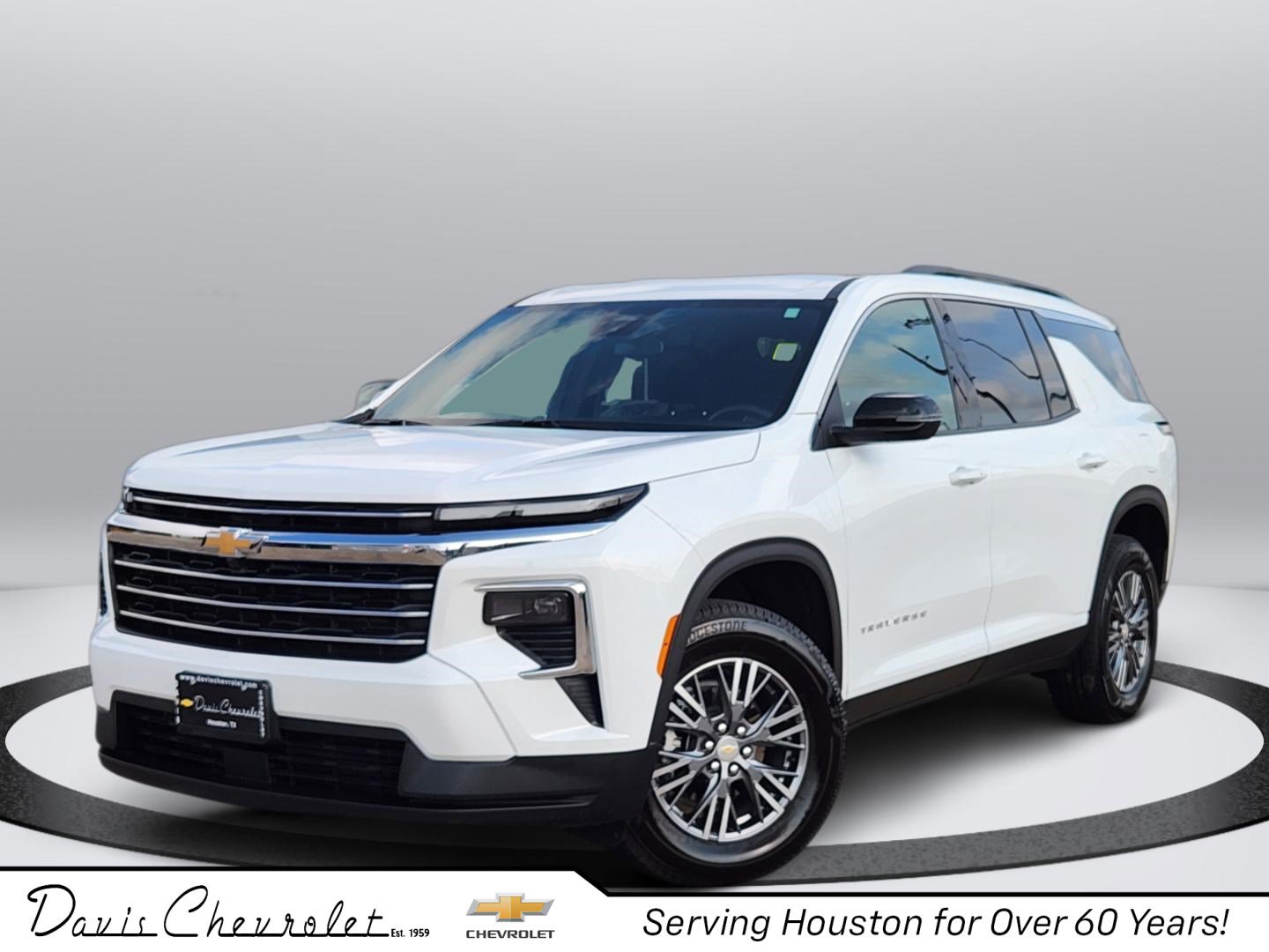 Used 2026 Chevrolet Traverse LT FWD image 1
