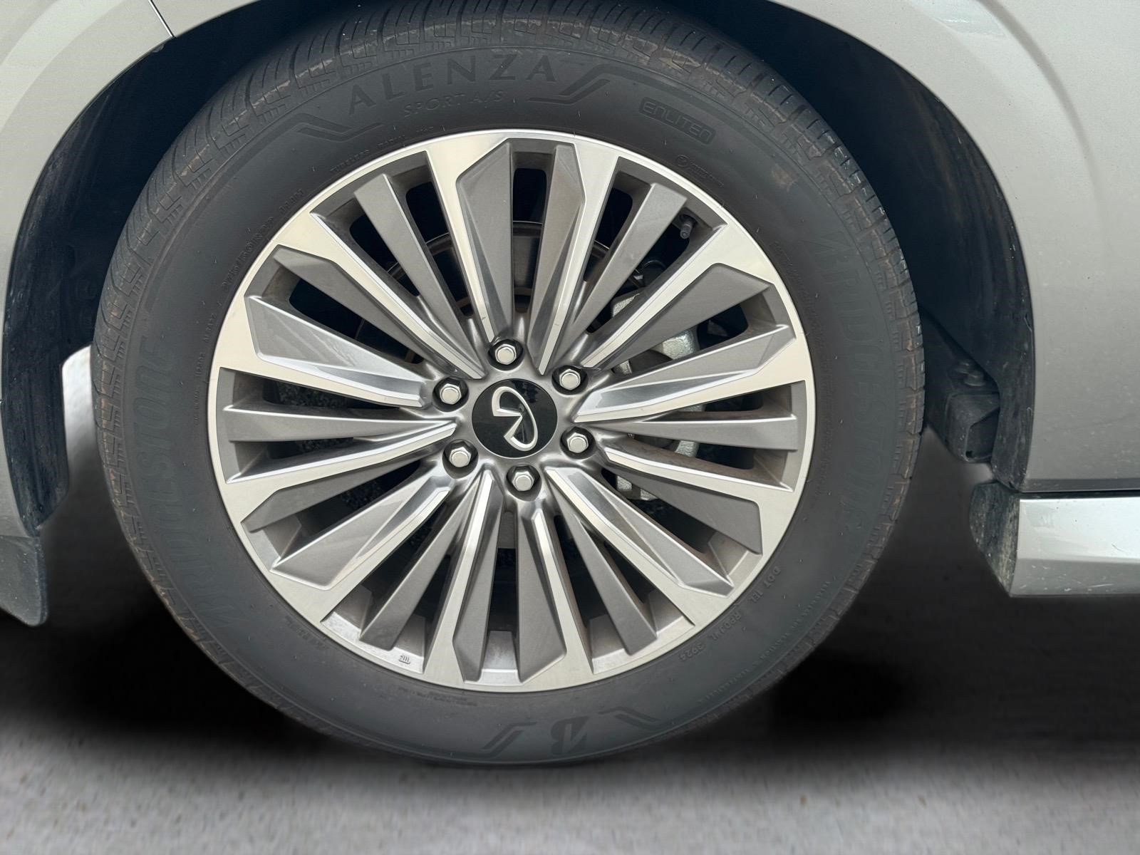 Used 2025 INFINITI QX80 Sensory AWD/4WD image 9