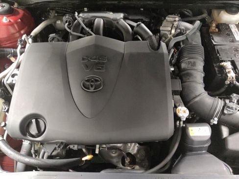 Used 2018 Toyota Camry XSE FWD image 30