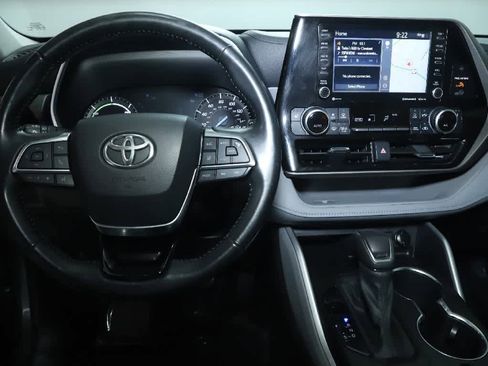 Certified 2021 Toyota Highlander XLE AWD/4WD image 29