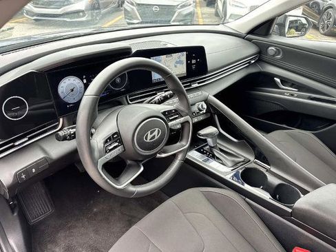 Used 2025 Hyundai Elantra SEL FWD image 19