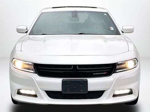 Used 2015 Dodge Charger SXT RWD image 3