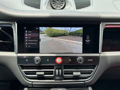 Used 2026 Porsche Macan AWD/4WD image 9