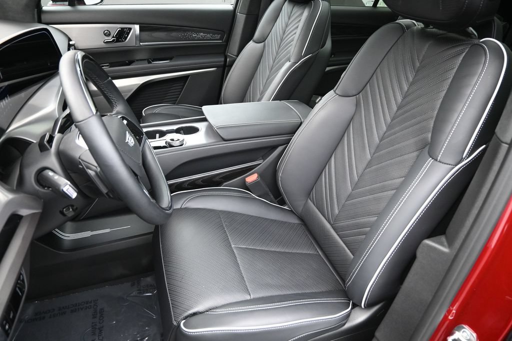 Used 2026 Cadillac Vistiq Platinum w/ LPO, Floor Liner Package AWD/4WD image 10
