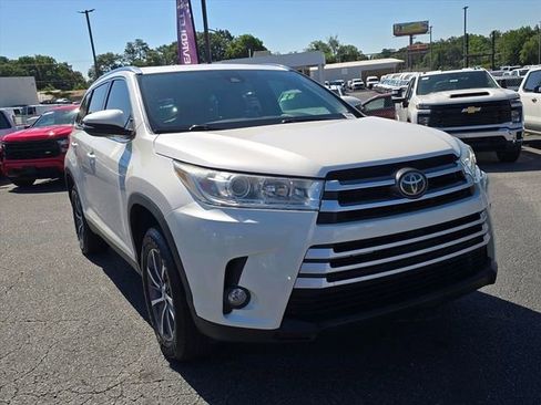 Used 2019 Toyota Highlander XLE FWD image 13