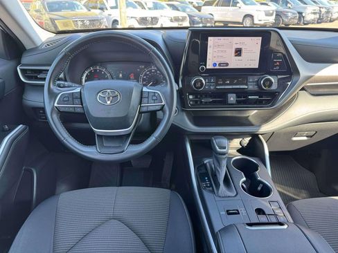 Used 2023 Toyota Highlander LE FWD image 20