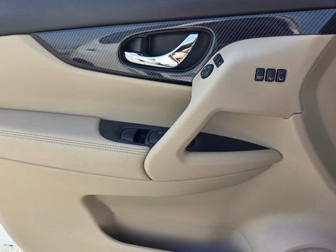 Used 2019 Nissan Rogue SL w/ Premium Package AWD/4WD image 32