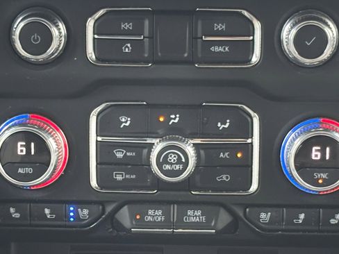Used 2022 GMC Yukon XL SLT w/ SLT Premium Package AWD/4WD image 4