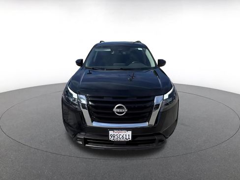 Used 2025 Nissan Pathfinder SV FWD image 4