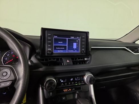Used 2019 Toyota RAV4 LE w/ Carpet Mat Package FWD image 18