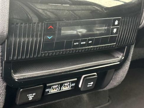Used 2024 Jeep Wagoneer Series II AWD/4WD image 30