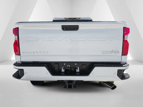 Used 2020 Chevrolet Silverado 2500 High Country w/ Technology Package AWD/4WD image 6