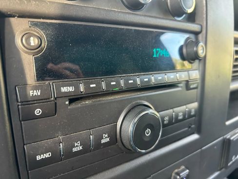 Used 2017 Chevrolet Express 2500 image 19