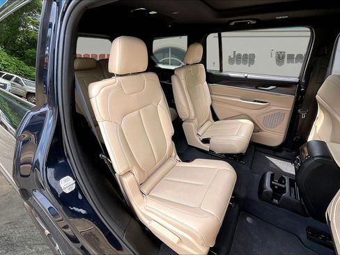 Used 2023 Jeep Grand Cherokee L Limited w/ Luxury Tech Group II AWD/4WD image 25