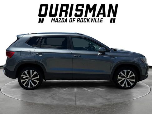 Used 2024 Volkswagen Taos SE FWD image 7
