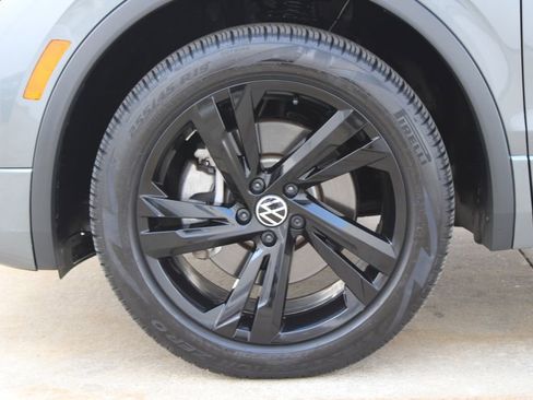 Certified 2024 Volkswagen Tiguan SE R-Line w/ MDO Package, Two-Row image 31