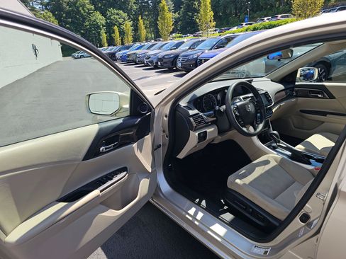 Used 2016 Honda Accord EX image 57