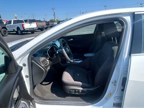 Used 2025 Chevrolet Malibu LT FWD image 11