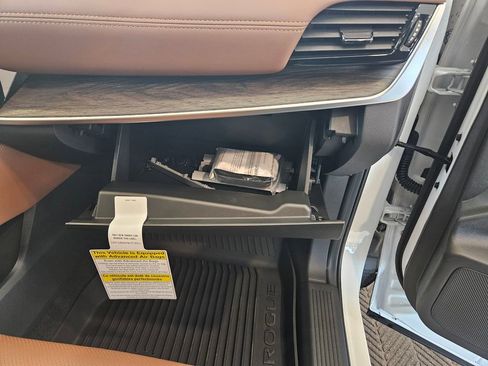 New 2026 Nissan Rogue Platinum image 31