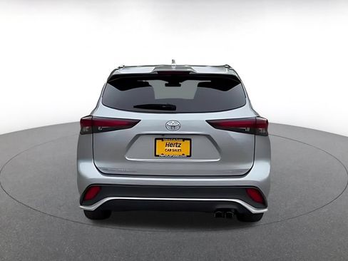 Used 2025 Toyota Highlander XSE AWD/4WD image 12