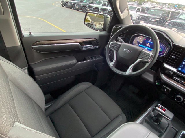 Used 2026 Chevrolet Silverado 1500 LT Trail Boss w/ Safety Package AWD/4WD image 24