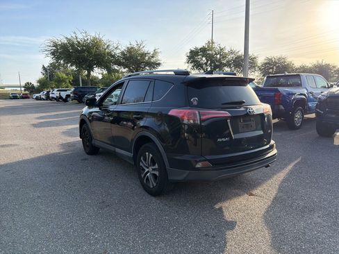 Used 2017 Toyota RAV4 LE FWD image 3