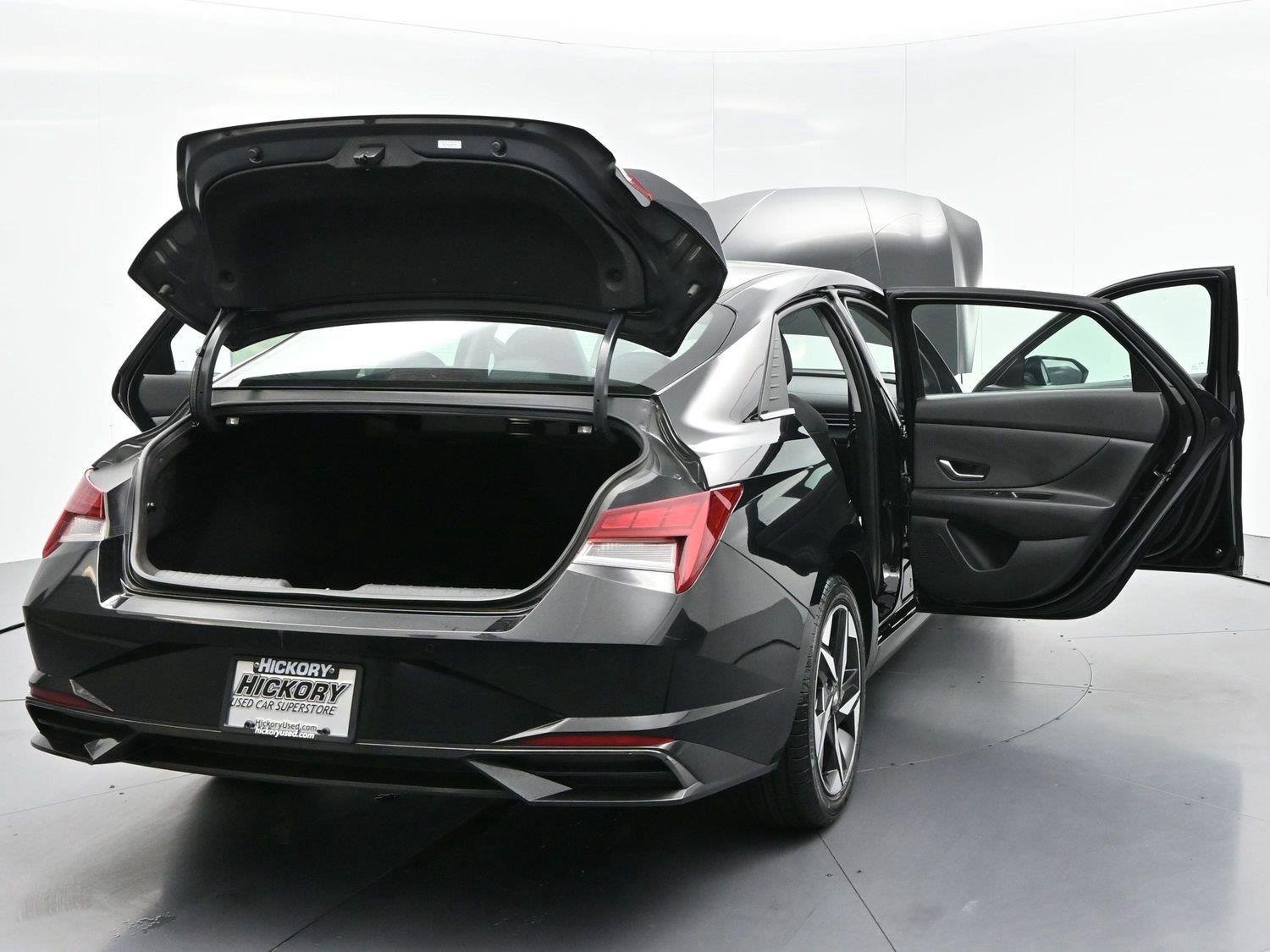 Used 2021 Hyundai Elantra Limited w/ Cargo Package FWD image 43