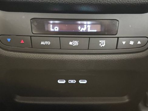 Used 2025 Honda Pilot Touring image 34