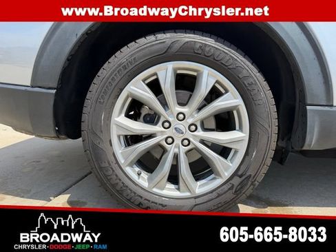 Used 2022 Ford Explorer XLT w/ Equipment Group 202A AWD/4WD image 9