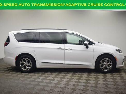 Used 2023 Chrysler Pacifica Limited FWD image 12