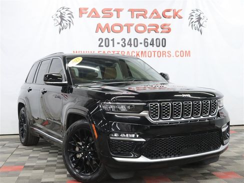 Used 2023 Jeep Grand Cherokee Summit AWD/4WD image 3