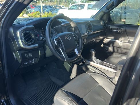 Used 2023 Toyota Tacoma Limited image 9