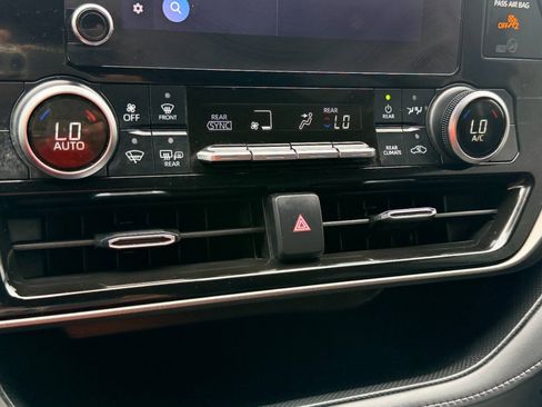 Used 2023 Toyota Highlander L FWD image 49