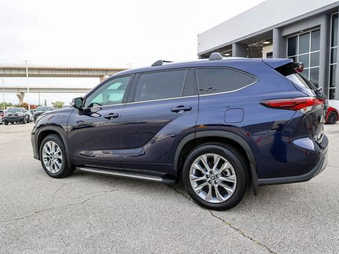 Used 2024 Toyota Highlander Limited FWD image 10