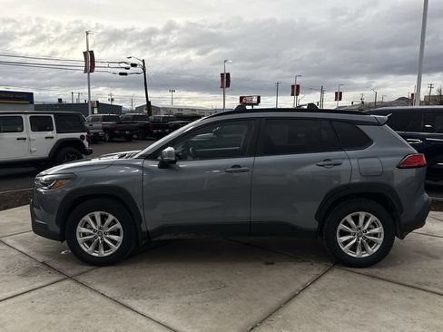 Used 2023 Toyota Corolla Cross LE image 2