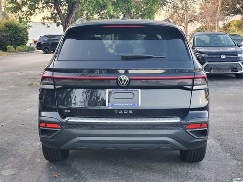 New 2025 Volkswagen Taos SE image 4