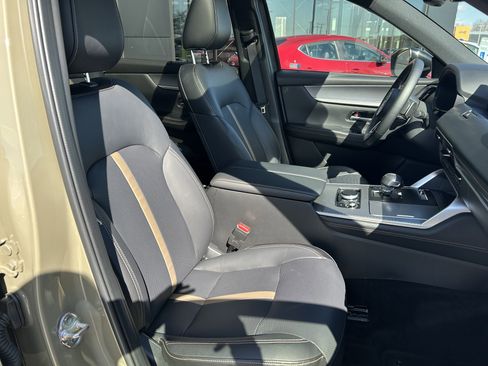 Certified 2025 MAZDA CX-70 3.3 Turbo w/ Premium Plus Pkg image 27