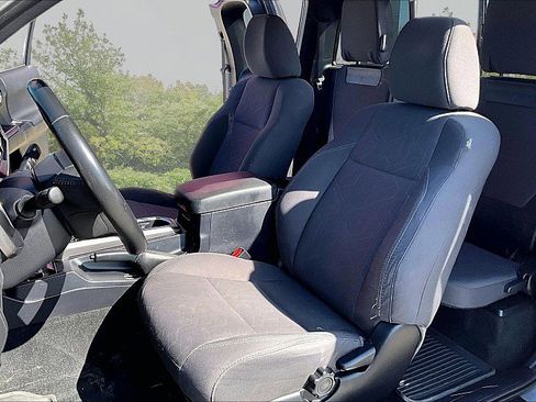 Used 2017 Toyota Tacoma TRD Sport w/ Tow Package (A/T) image 21