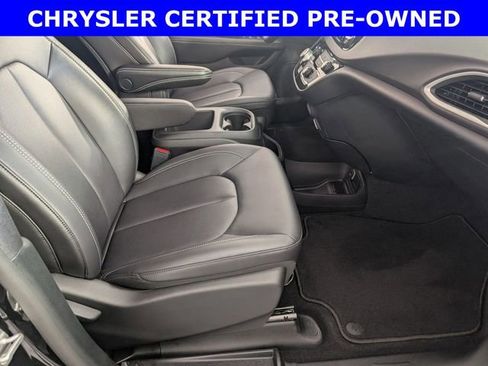 Certified 2026 Chrysler Pacifica Select FWD image 32