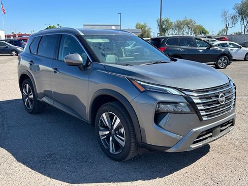 Used 2026 Nissan Rogue SL FWD image 3