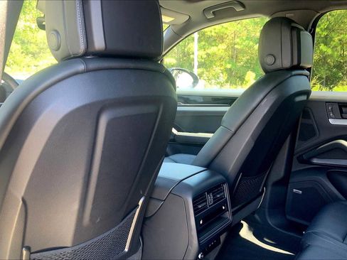 Used 2024 Porsche Cayenne image 65