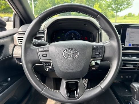 Used 2025 Toyota Camry SE FWD image 21