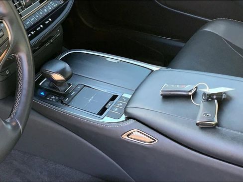 Used 2021 Lexus LS 500 w/ Accessory Package (Z2) image 15