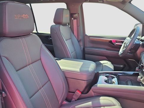 Used 2025 Chevrolet Tahoe High Country AWD/4WD image 19