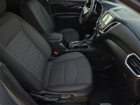 Used 2018 Chevrolet Equinox LT image 32