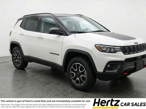 Used 2025 Jeep Compass Trailhawk image 1