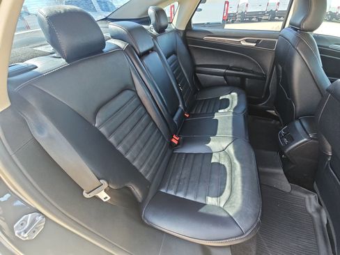 Used 2018 Ford Fusion SE w/ Fusion SE Technology Package image 28