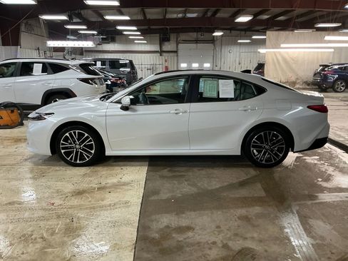 Used 2025 Toyota Camry XLE image 2