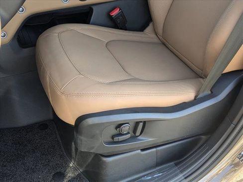 Used 2025 Land Rover Defender 110 S image 4