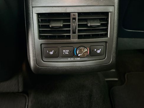 Used 2016 Toyota Avalon Limited w/ Toyota Safety Sense Package image 26